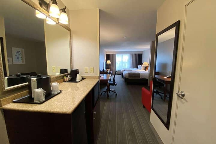 Room 10 of 27