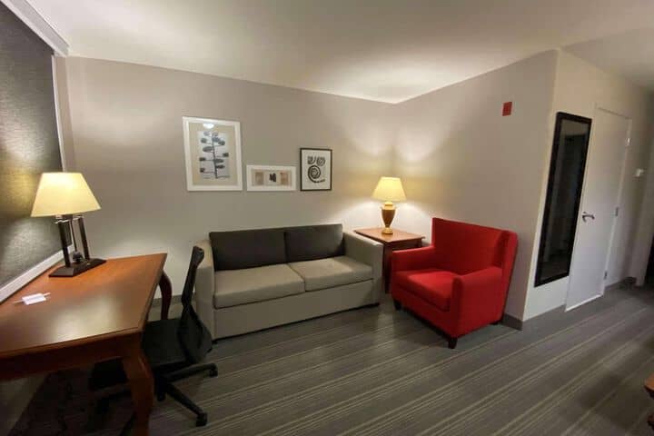 Room 11 of 27