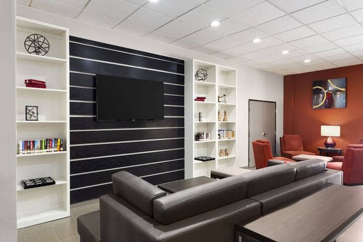 Lobby lounge