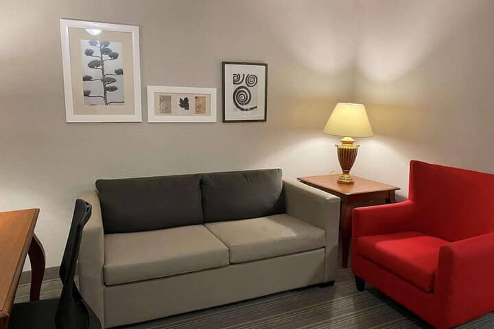 Room 12 of 27